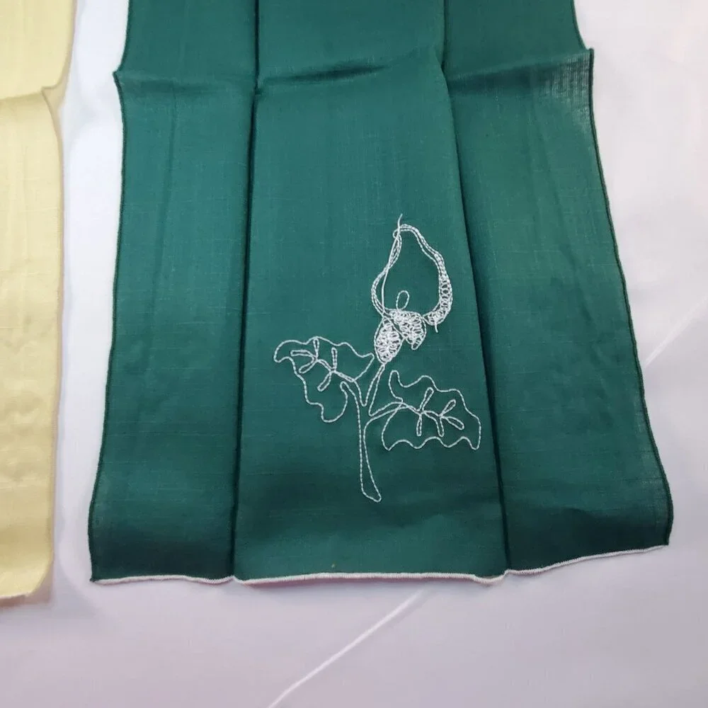 Vintage Calla lily flower Linen Embroidered Tea Towels Yellow & Green Set Of 2